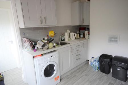 2 bedroom end of terrace house to rent - Photo 3