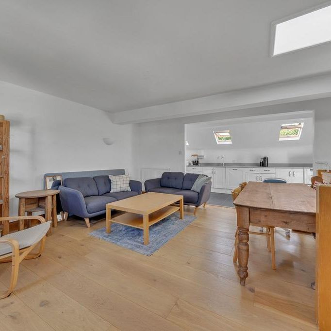 3 bedroom flat to rent - Photo 1