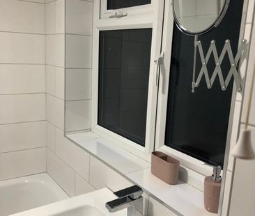 1 Bed Flat, Russell Square, BN1 - Photo 6