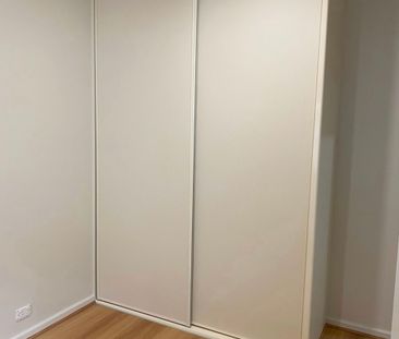 Spacious &comma; Fully Renovayed 2 Bedroom Unit in a Great Location... - Photo 5