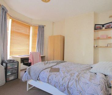 4 bedroom terraced house to rent - Photo 3