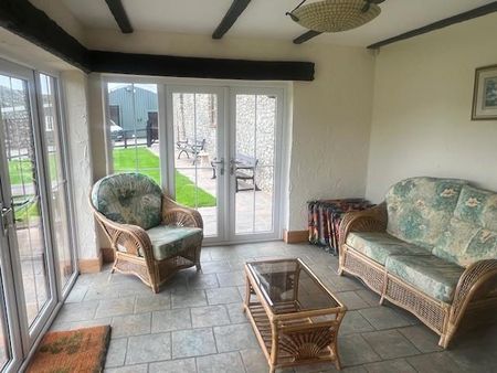 5 bedroom character property to rent - Photo 3