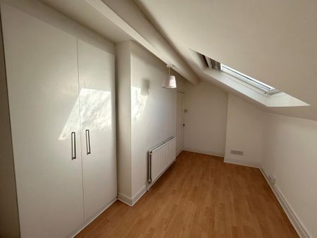 4 bedroom end of terrace house to rent - Photo 3