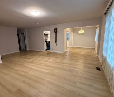For Lease - 2 Yewfield Crescent, Toronto, Ontario - Photo 2