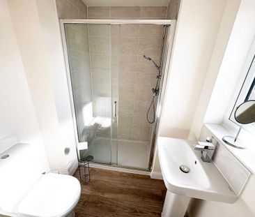 3 bedroom semi-detached house to rent - Photo 2