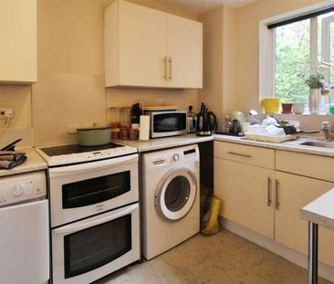 Walpole Road, Burnham, SL1 - Photo 6