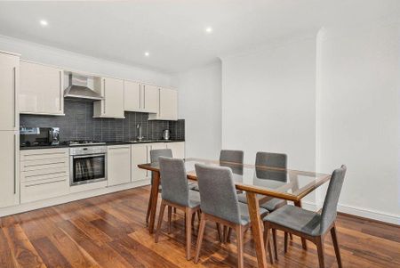 3 bedroom flat to rent - Photo 4