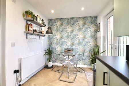 3 bedroom terraced house to rent - Photo 4