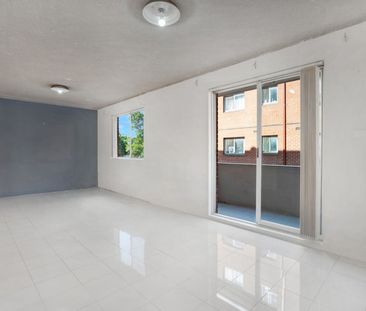 WALK TO THE SHOPS! - Photo 2