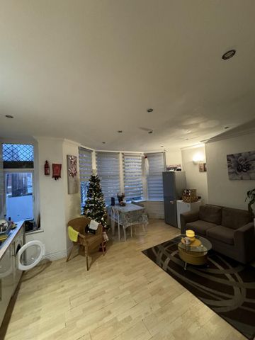5 bedroom flat to rent - Photo 2