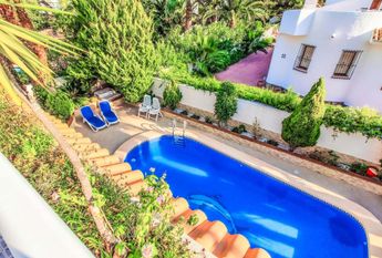 Chalet Vacacional con la piscina privada en La Zenia