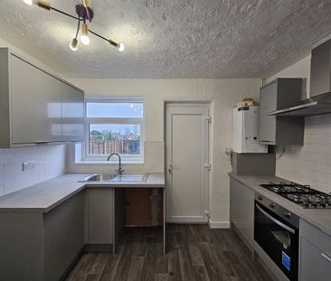 3 bedroom semi-detached house to rent - Photo 6