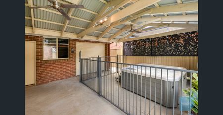 Stunning Family Home in Caroline Springs! - Photo 2