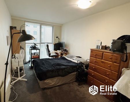 Franklin Lofts – Stylish Dual-Level City Living with 2 Bedroom 1 Bathroom - Photo 2