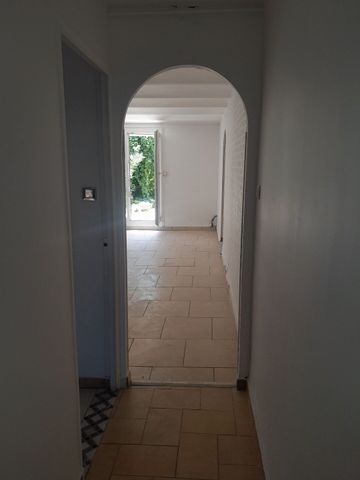 Appartement 3 pièces MARSEILLE 4EME 841 euros - Photo 2