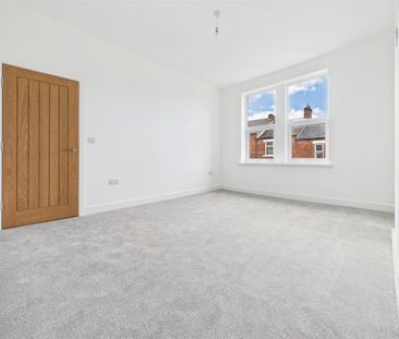 3 bedroom flat to rent - Photo 6