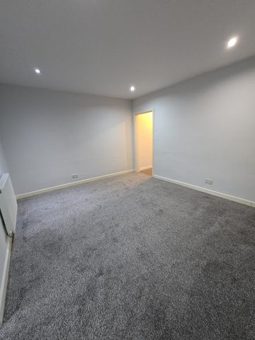 2 Bedroom mid terrace - Photo 3
