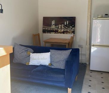 1 bedroom property to rent - Photo 2