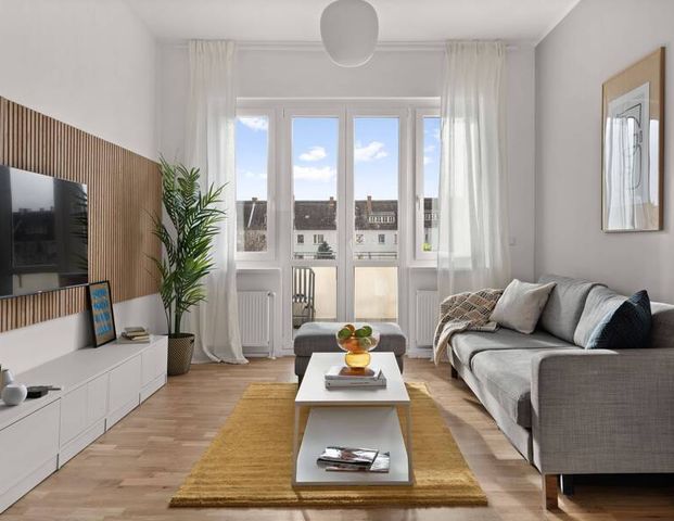 Kernsanierte, Charmante 2-Zimmer-Wohnung mit Balkon in Berlin Neukölln - Photo 1