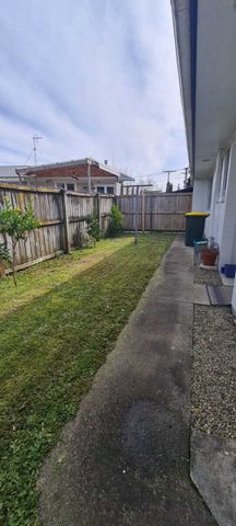 42a Southsea Crescent - Photo 2