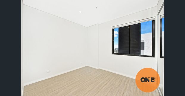 #HUGE ROOM SIZE STUDY #MODERN #2MIN FROM TRAIN STATION AND SCHOOL - Photo 1