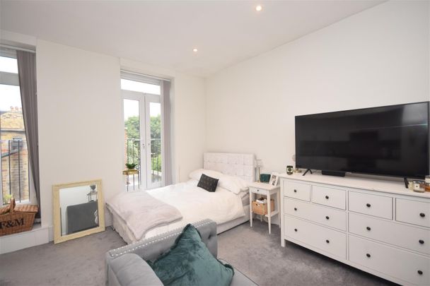 Sheen Road, Richmond, Surrey, TW9 - Photo 1