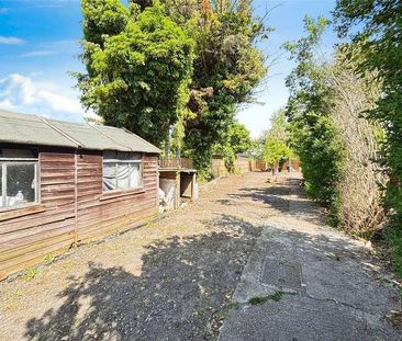 Thorney Mill Road, Iver, Buckinghamshire, SL0 - Photo 6
