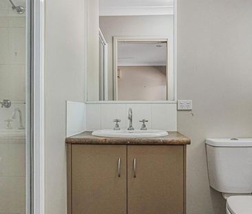 Spacious 3 Bedroom Unit in the Heart of Palm Cove - Photo 5