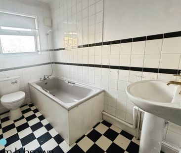 25 Pallister Road - Photo 4