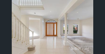 Grand Family Living in a Peaceful Court Setting - Photo 4