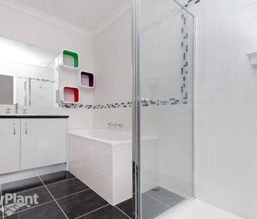 1/52 Cambrian Way, Melton, Vic 3337 - Photo 2