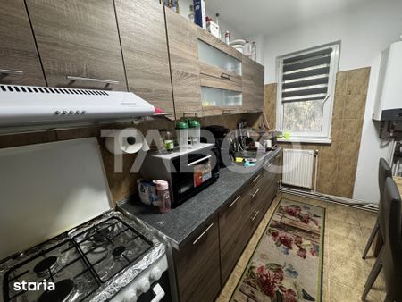 Apartament de inchiriat cu 3 camere balcon etaj 2 Mihai Viteazul Sibiu - Fotografie 4