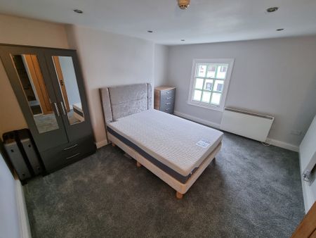 2 Bed Student Accommodation - Photo 2