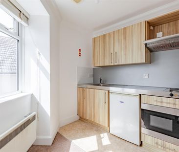 Cambridge Road, Eastbourne - Photo 3