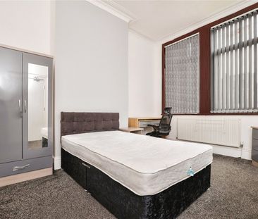 Room 4 - Photo 6