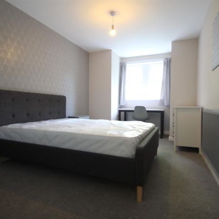 3 bedroom apartment to rent - Photo 3
