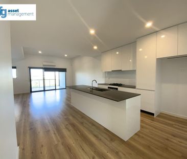 Stunning Three Bedroom Townhouse with Views! - Photo 6