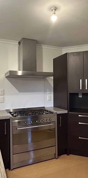 4 Bedrooms Stokes Valley - Photo 1