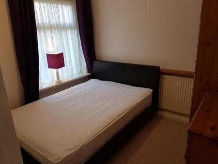 3 bedroom flat to rent - Photo 5