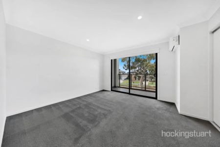 Impressive & Great Location! - Photo 2