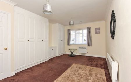 Ronalds Court, East Street, Sittingbourne, Kent, ME10 - Photo 2