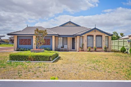 Kingston Family Home - Photo 2