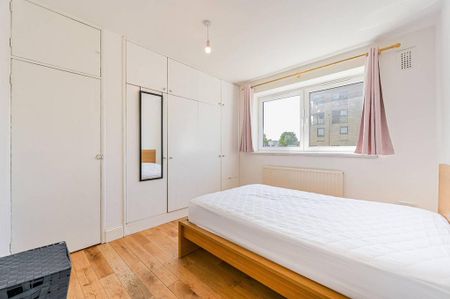 3 bedroom flat to rent - Photo 4