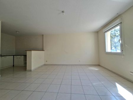 Location Appartement 2 pièces 46m² NIMES 30900 - Photo 2