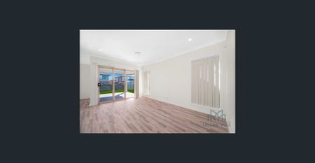 Stunning Home, Prime Location, plus 5th multifunction room ( perfect for guests or in-laws) - Photo 4