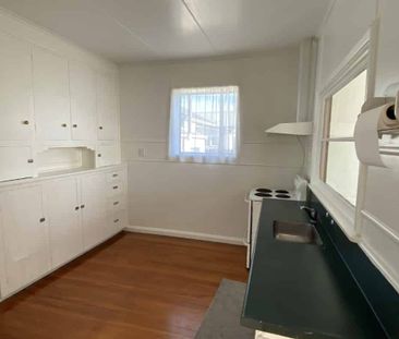 Tidy 3 Bedroom Home - Photo 5