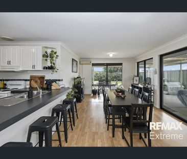 4x2, Great Location, Large Patio, Large Shed - Photo 5