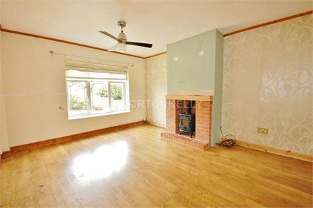 3 bedroom detached house to rent - Photo 2