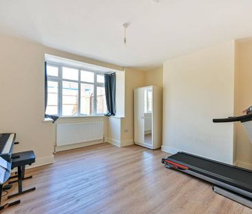 4 bedroom semi-detached house to rent - Photo 4