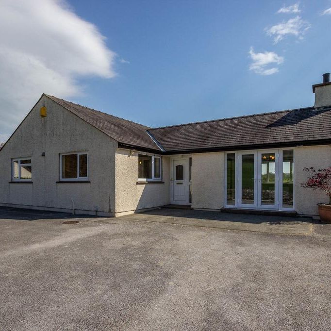 3 bedroom detached bungalow to rent - Photo 1